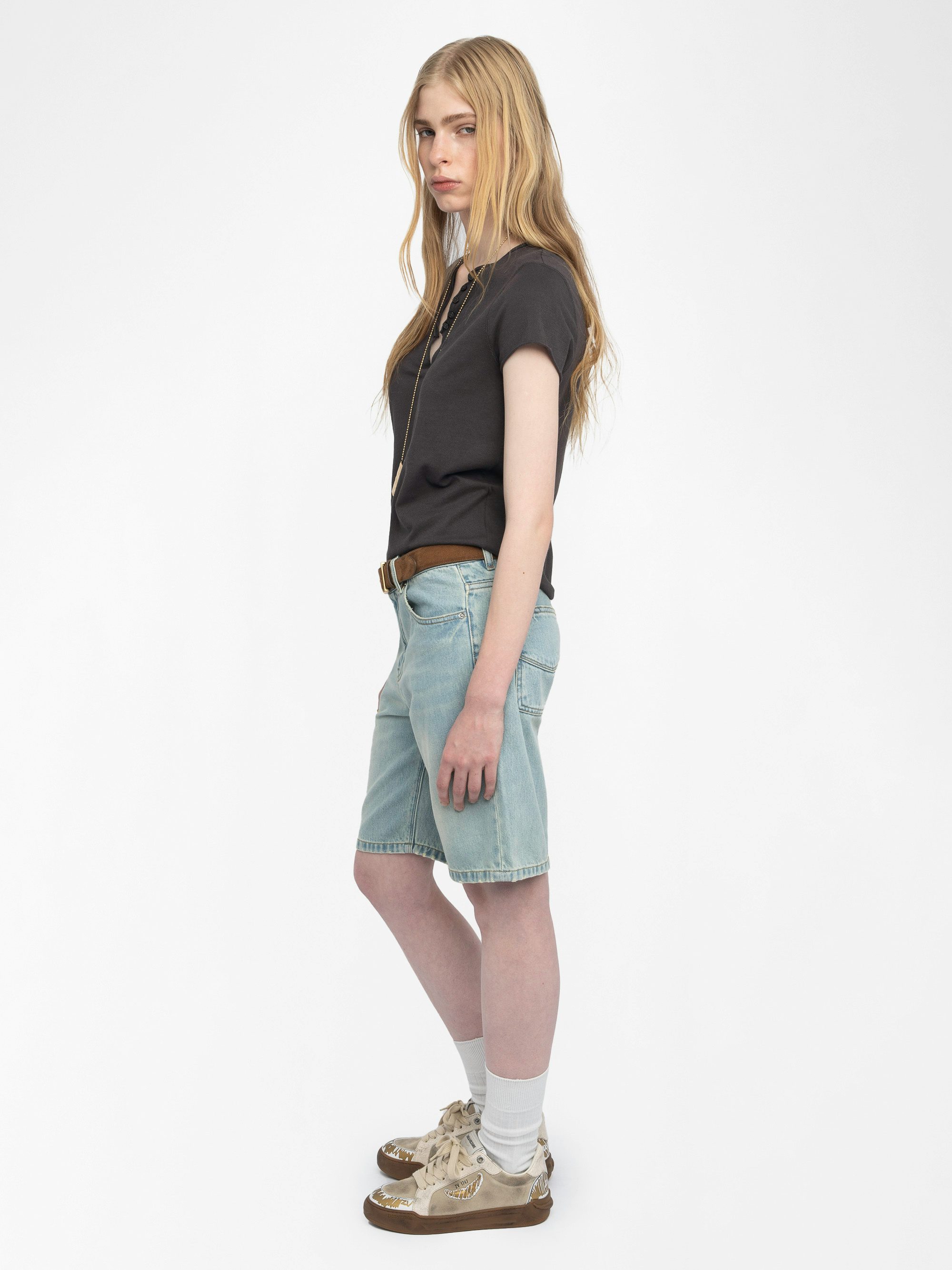 Henley T-shirt Tuni - Short-sleeved henley t-shirt with rhinestone wings on the back.